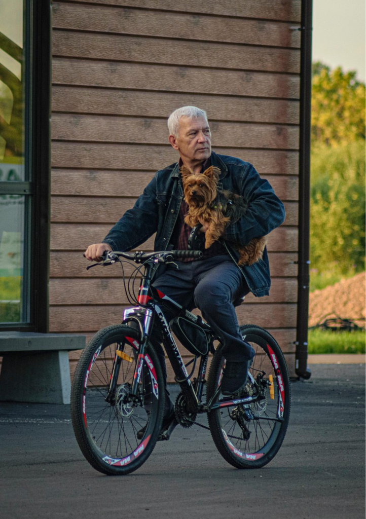 Vélo : Pistes cyclables et parking vélo à disposition.