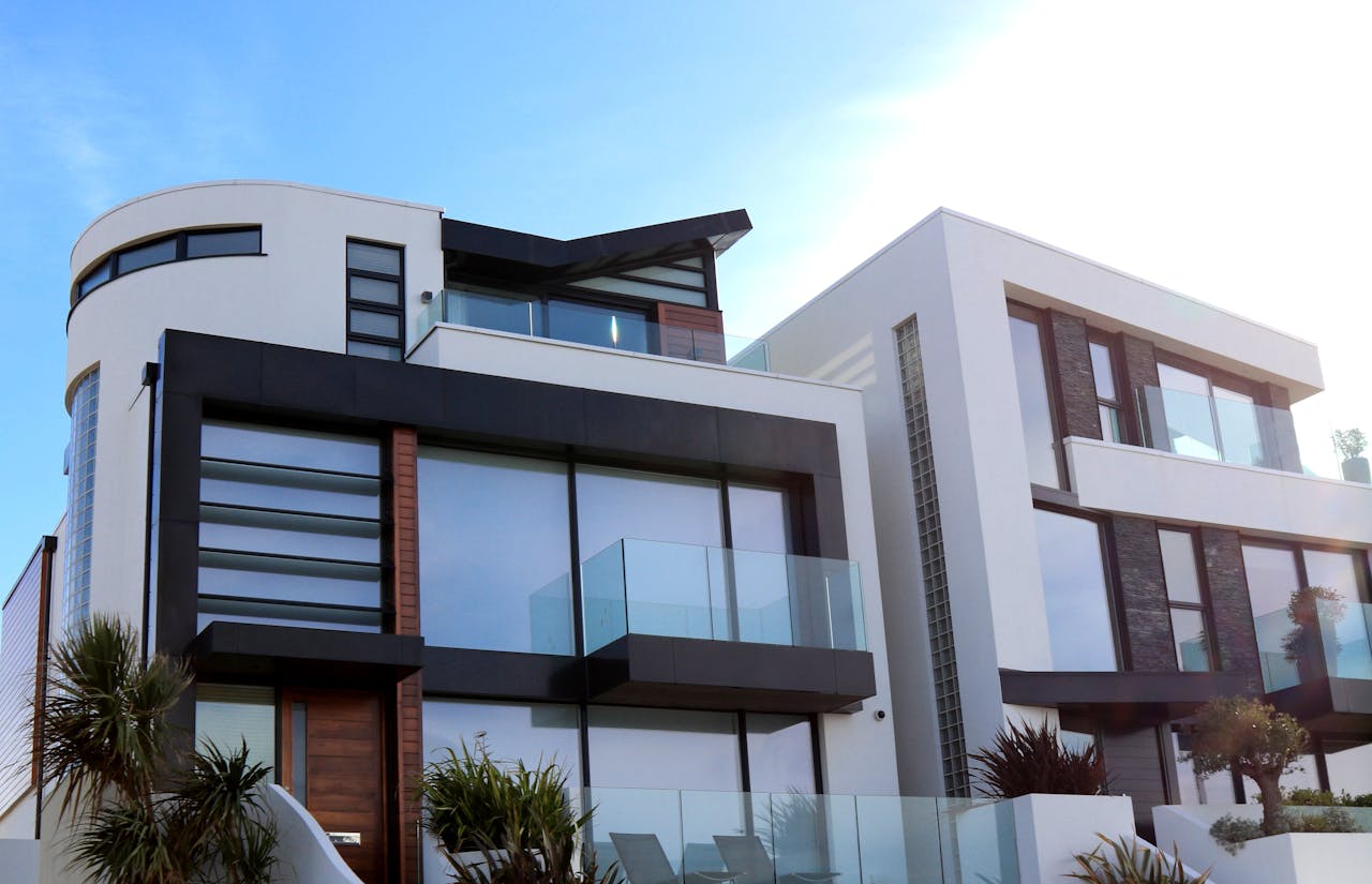 hero-img-02 Contemporary luxury home with glass balconies in Poole, UK, showcasing modern architectural design.