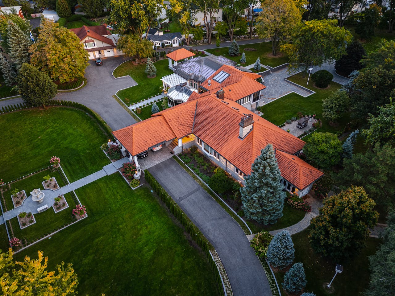 services-03 Drone shot capturing a luxurious estate with orange roof in Saint-Jean-sur-Richelieu, Canada.